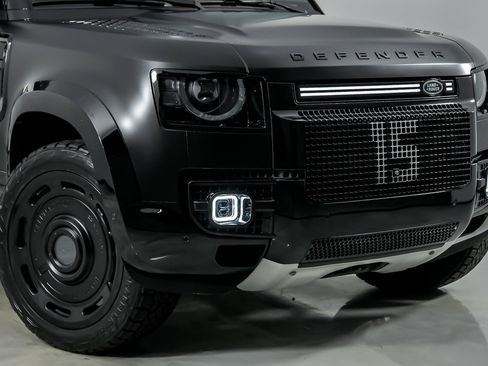 Used 2024 Land Rover Defender 130 V8 AWD/4WD image 3