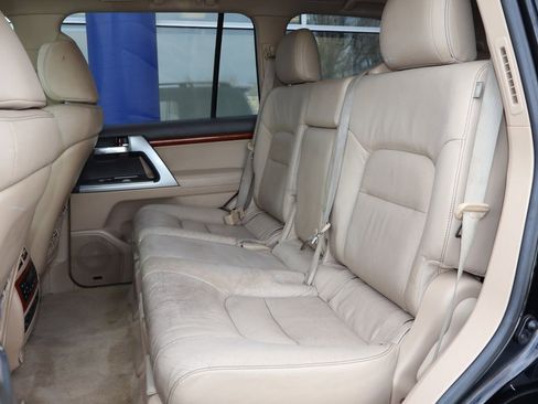 Used 2013 Toyota Land Cruiser image 9