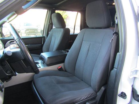 Used 2016 Ford Expedition XLT image 9
