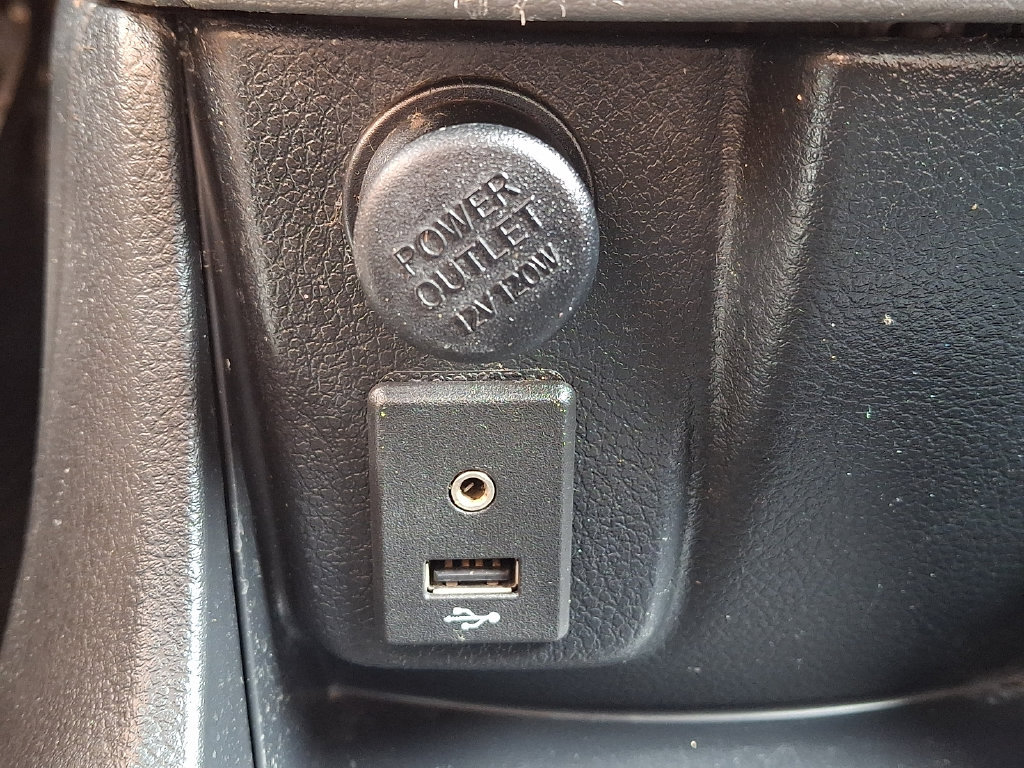 Used 2015 Nissan NV200 SV w/ Technology Package FWD image 22