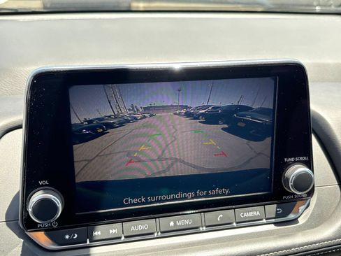 Used 2025 Nissan Rogue SV FWD image 21