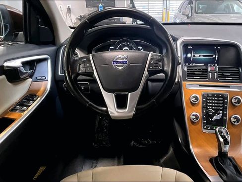 Used 2017 Volvo XC60 T6 Inscription w/ Climate Package AWD/4WD image 6