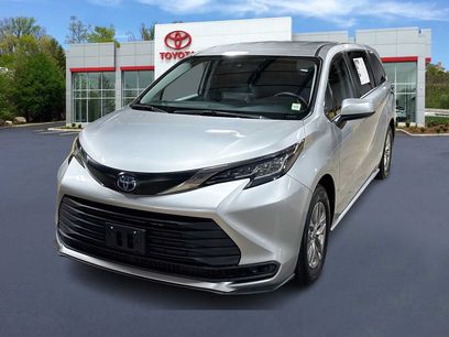 Used 2022 Toyota Sienna LE