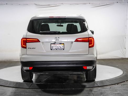Used 2018 Honda Pilot LX image 3