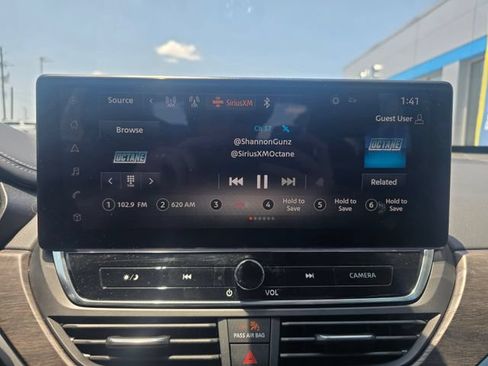 Used 2024 Nissan Altima 2.5 SV w/ SV Premium Package FWD image 18