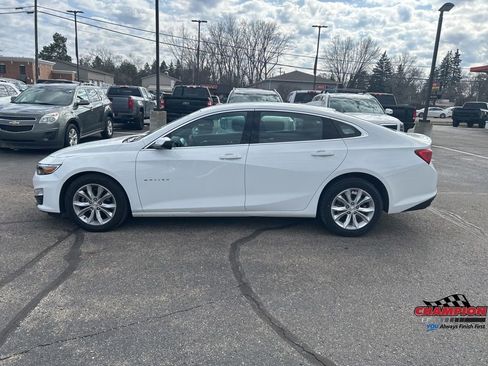 Used 2025 Chevrolet Malibu LT image 2