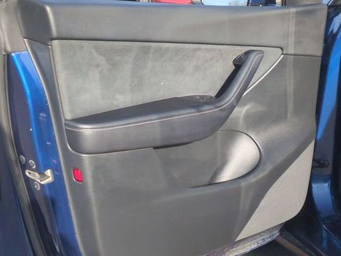 Used 2022 Tesla Model Y Long Range image 19