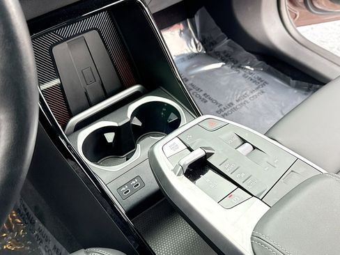 Used 2024 BMW X1 xDrive28i w/ Premium Package image 9