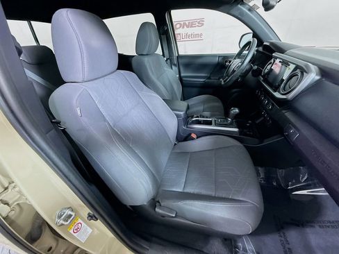 Certified 2018 Toyota Tacoma TRD Sport w/ Technology Package AWD/4WD image 31