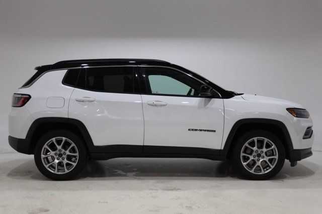 Used 2025 Jeep Compass Limited AWD/4WD image 7