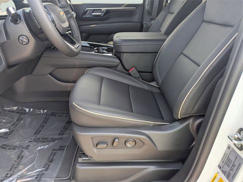 New 2025 Chevrolet Suburban Premier image 29