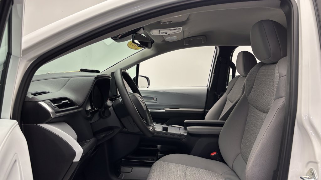 Certified 2026 Toyota Sienna LE FWD image 10