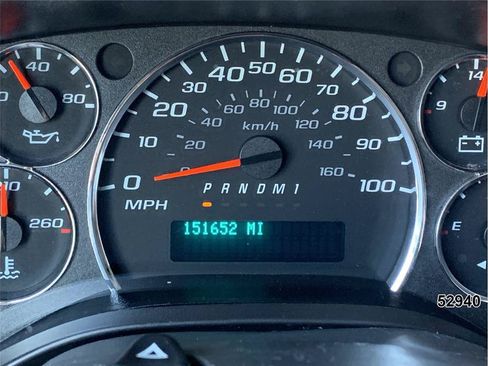 Used 2020 Chevrolet Express 3500 w/ Driver Convenience Package RWD image 28