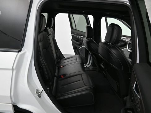 Used 2023 Jeep Grand Cherokee Overland image 12