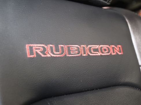 Used 2018 Jeep Wrangler Unlimited Rubicon w/ Dual Top Group AWD/4WD image 14