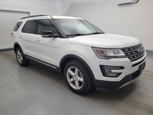 Used 2017 Ford Explorer XLT AWD/4WD image 11