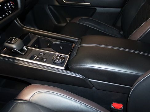 Used 2022 Nissan Pathfinder Platinum w/ Cargo Package image 39