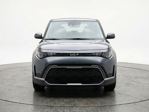Used 2025 Kia Soul LX w/ LX Technology Package FWD image 2
