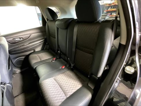 Used 2018 Nissan Rogue S FWD image 31