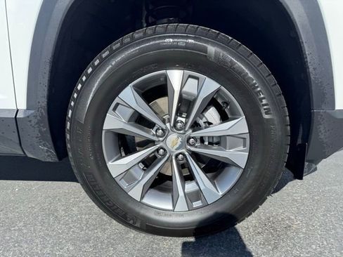 Certified 2025 Chevrolet Equinox LT image 9