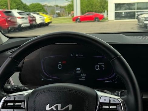 Used 2025 Kia Telluride S FWD image 11