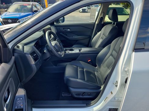 Certified 2025 Nissan Rogue SL FWD image 13