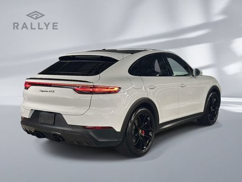 Used 2022 Porsche Cayenne GTS AWD/4WD image 3