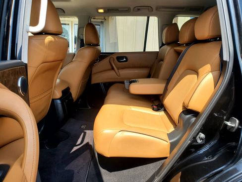 Used 2016 INFINITI QX80 4WD w/ Signature Edition Package image 30