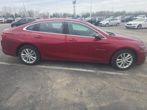 Used 2018 Chevrolet Malibu LT image 2