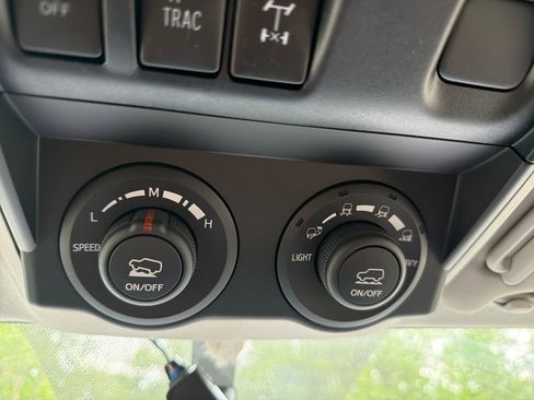 Used 2017 Toyota 4Runner TRD Off-Road AWD/4WD image 10