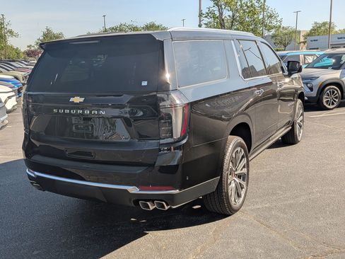 New 2026 Chevrolet Suburban High Country AWD/4WD image 8