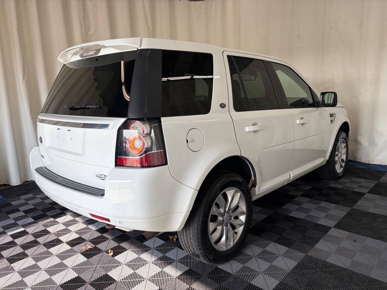 Used 2015 Land Rover LR2 AWD/4WD image 6