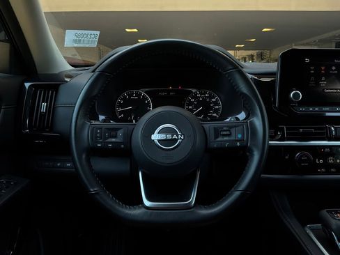 Used 2025 Nissan Pathfinder SV FWD image 34