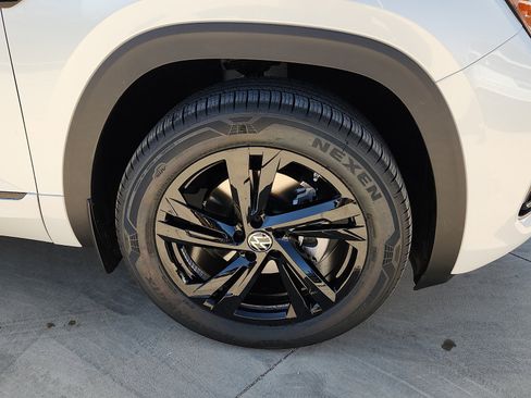 New 2026 Volkswagen Atlas Cross Sport SEL R-Line AWD/4WD image 7