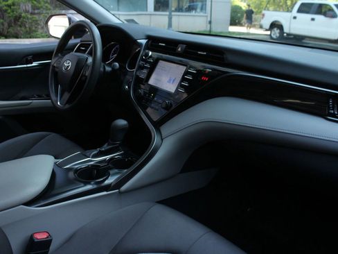 Used 2019 Toyota Camry LE FWD image 25