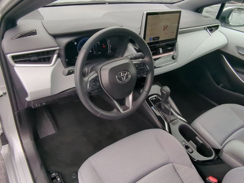 Certified 2025 Toyota Corolla SE image 9