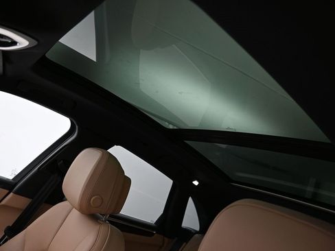 Certified 2024 Porsche Macan image 8