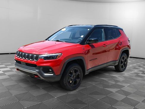 Used 2023 Jeep Compass Trailhawk w/ Trailhawk Elite Group AWD/4WD image 2