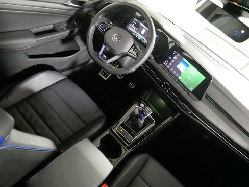 Used 2024 Volkswagen Golf R image 9