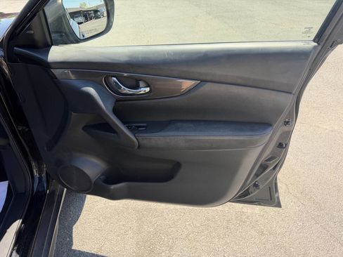 Used 2019 Nissan Rogue SV AWD/4WD image 16