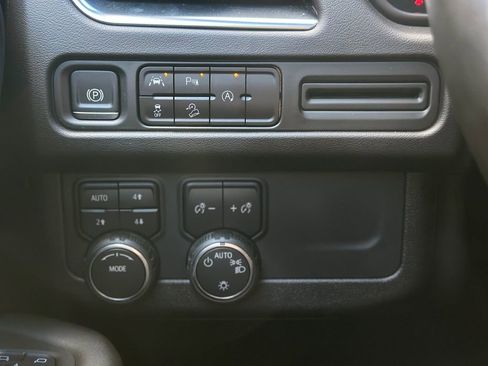 Used 2024 Chevrolet Tahoe Premier image 11