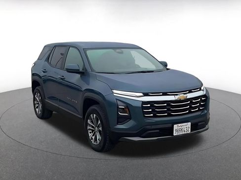 Used 2025 Chevrolet Equinox LT image 3