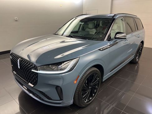 Used 2025 Lincoln Aviator Reserve w/ Equipment Group 201A image 3