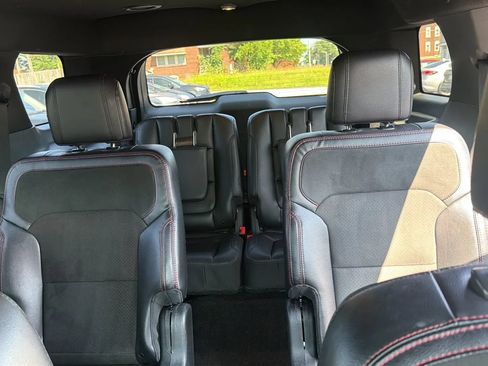 Used 2019 Ford Explorer XLT w/ Equipment Group 202A AWD/4WD image 11