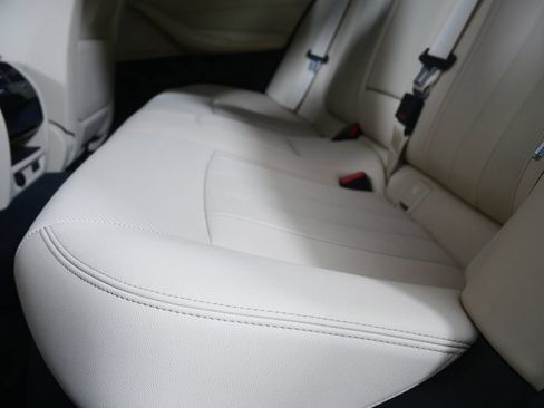 Used 2023 BMW 530i w/ Convenience Package RWD image 14