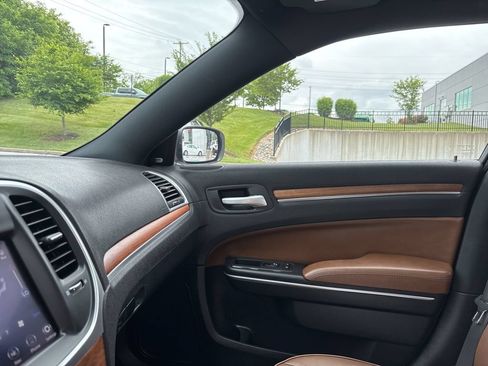 Used 2018 Chrysler 300 C w/ Safetytec Plus Group RWD image 27