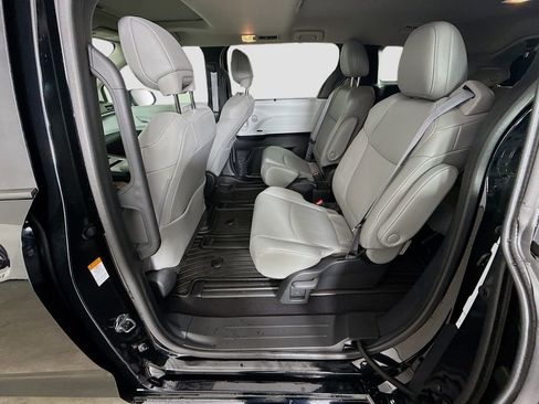 Certified 2025 Toyota Sienna XLE w/ XLE Plus Package image 17