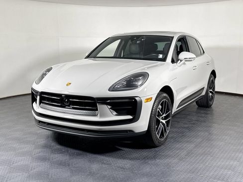 Certified 2024 Porsche Macan AWD/4WD image 1