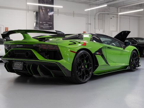 Used 2021 Lamborghini Aventador SVJ AWD/4WD image 14