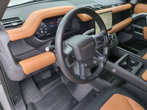 Used 2024 Land Rover Defender 130 X-Dynamic SE AWD/4WD image 7
